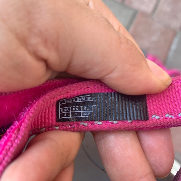 TEVA Hurricane Hot Pink  Water Sandals Girl Youth Kids Size 2 Ankle Strap - Picture 4 of 5